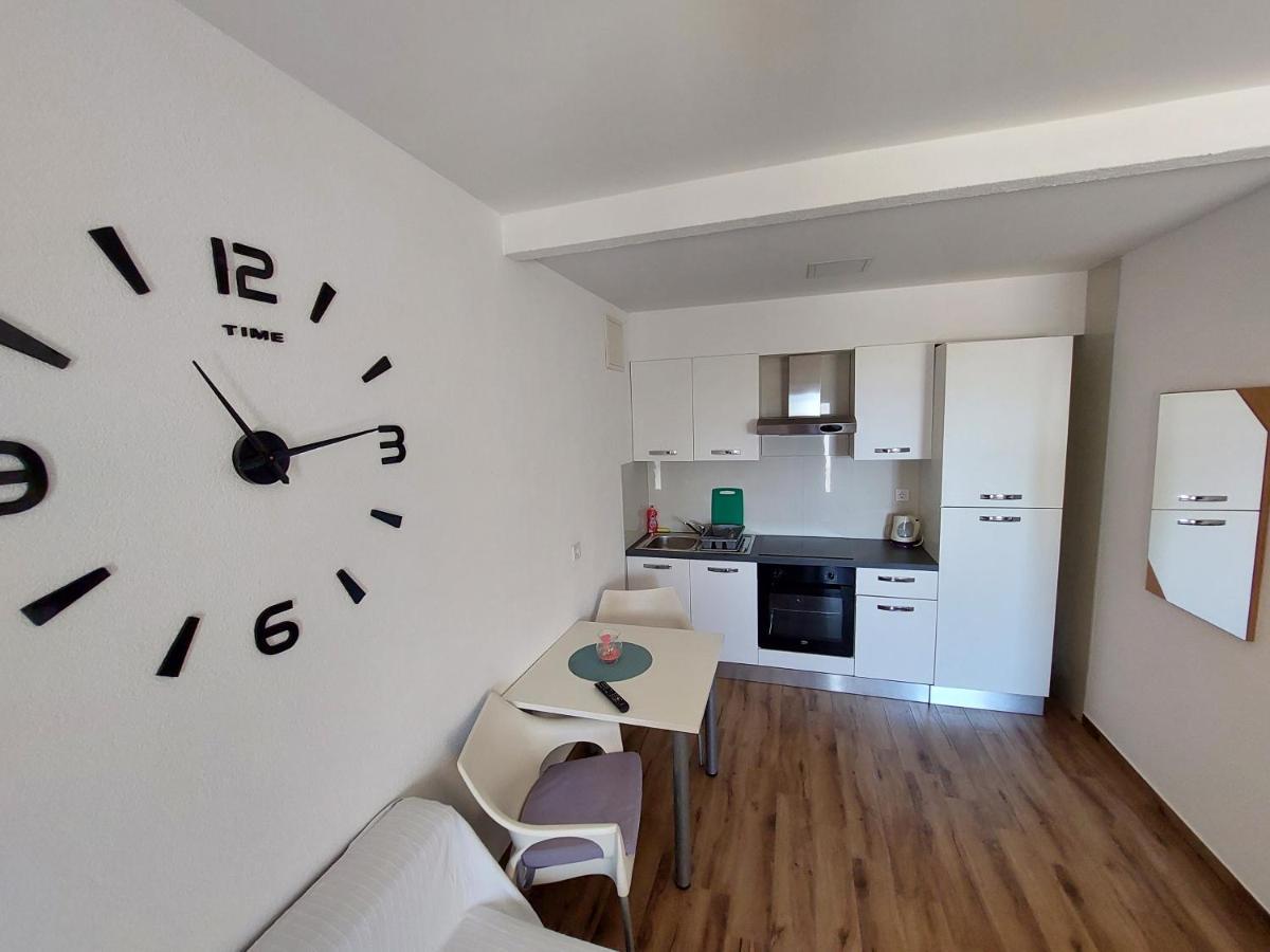 Apartments Matic Baska Voda Luaran gambar