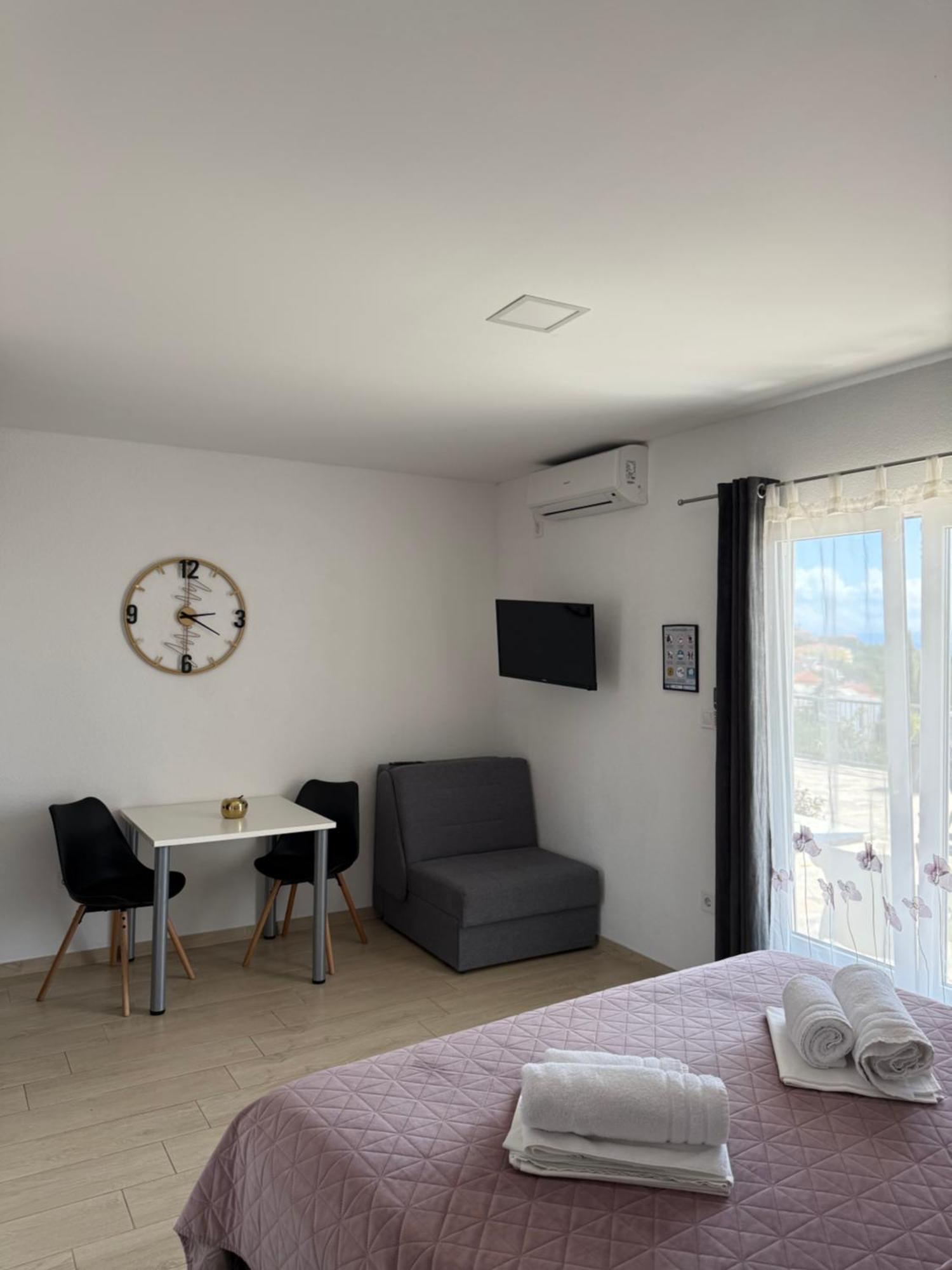 Apartments Matic Baska Voda Luaran gambar