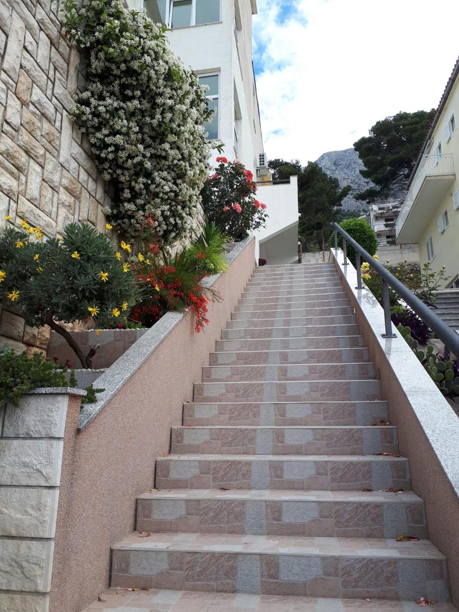Apartments Matic Baska Voda Luaran gambar