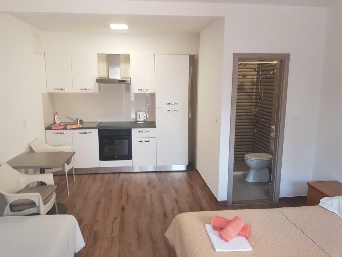 Apartments Matic Baska Voda Luaran gambar
